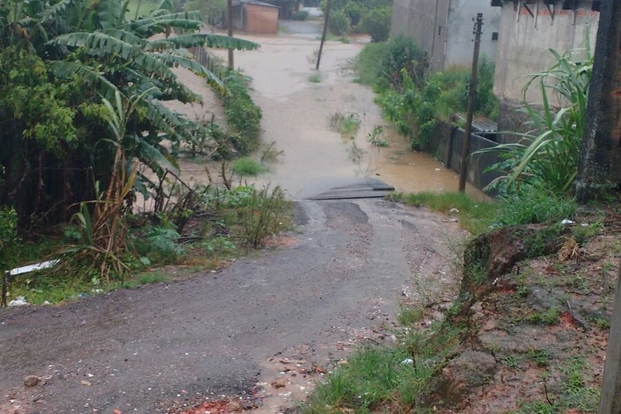 Chuva atinge o Rio há horas e provoca transtornos em várias regiões Rádio Teresópolis