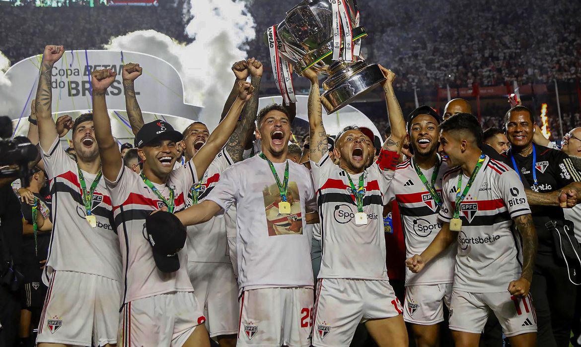 Campeão da Copa do Brasil 2023, Tricolor se classifica à CONMEBOL  Libertadores 2024 - SPFC