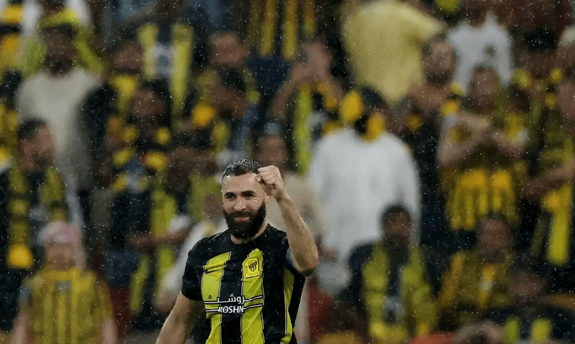 Al-Ittihad, time de Benzema, se retira de campo e jogo é cancelado